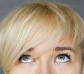Решение проблемы зеленого оттенка волос цвета блонда