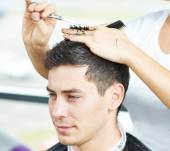 Мужчины: Как лучше делать стрижку - на сухие или на влажные волосы?