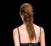 Модная прическа: коса с эффектом мокрых прядей