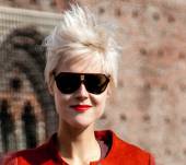 Стритстайл: Оттенок белый блонд для прически в стиле рок